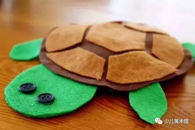 乌龟布偶 不织布,剪刀,打印好的乌龟(也可以画出来),针线,纽扣,棉花.