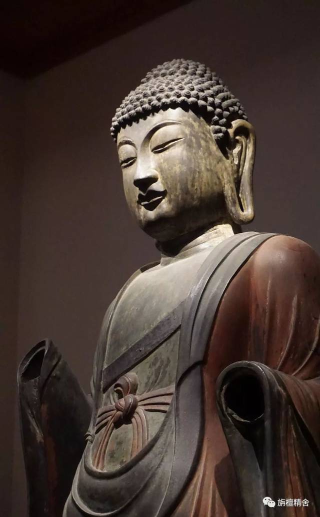 韩国药师信仰约始于650年左右,造像则在8世纪时最为盛行,依经典《佛说