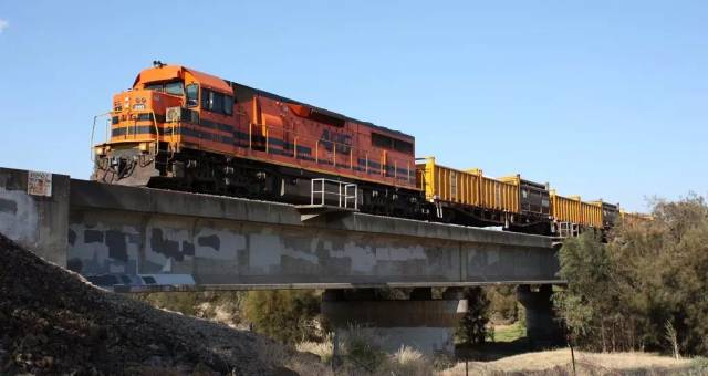 澳洲列车出事了!它甩掉司机,无人驾驶狂奔92