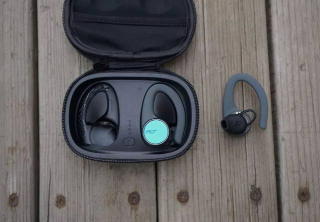 缤特力 backbeat fit 3100:一款外观「够炫」的运动真无线耳机