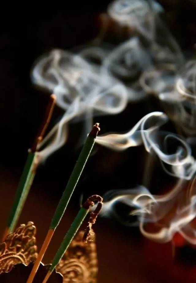 燃一炉沉香,清一世心