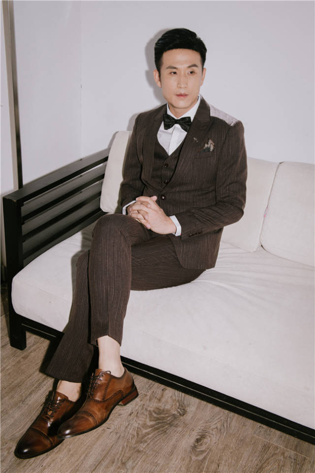 演员马赫秋冬写真 英伦绅士撩力十足