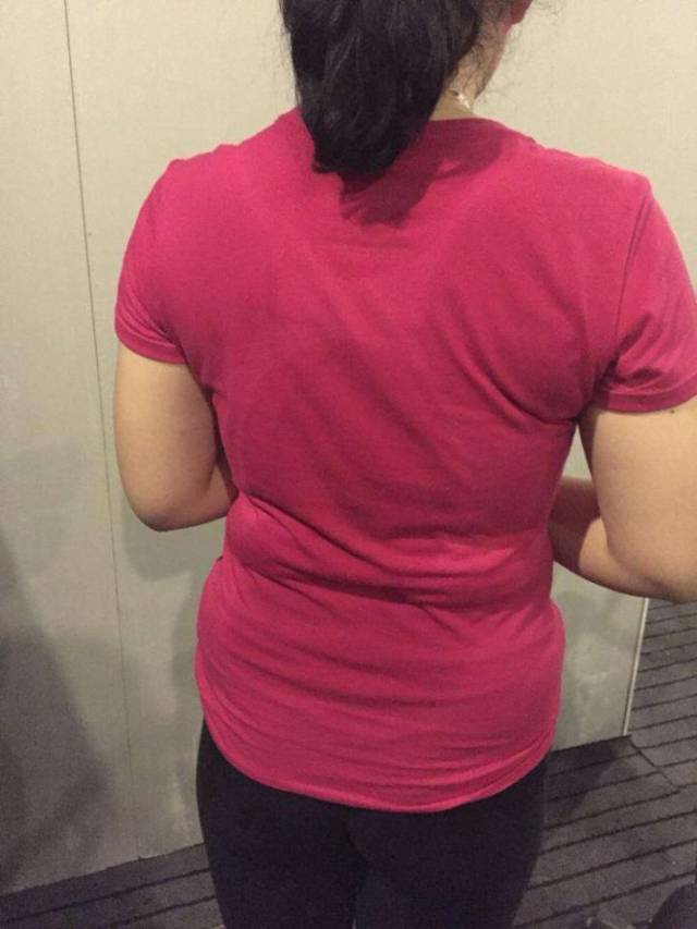 背部赘肉多穿内衣勒的慌应该怎么瘦
