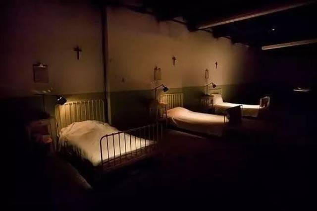 浸入式话剧|与戏剧共舞-《Sleep no more》