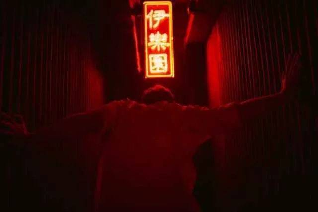 浸入式话剧|与戏剧共舞-《Sleep no more》