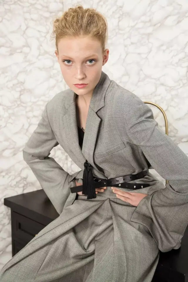 taoray wang | 独立的女性,穿有趣的设计