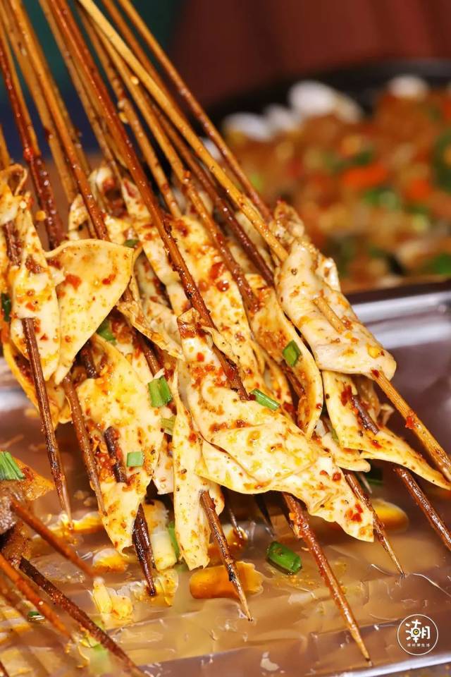 在成都就人气爆棚的宜宾把把烧,喊你来免费撸串了!