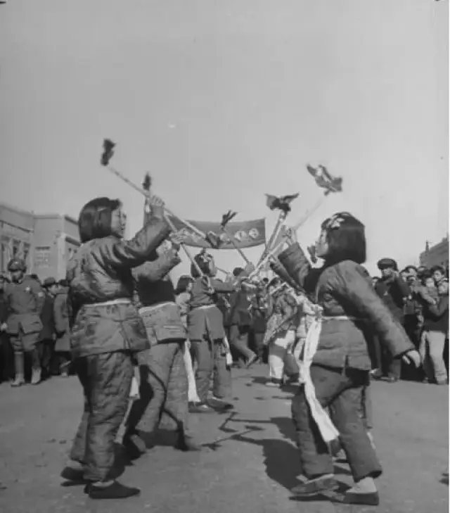 老照片写实;60年前的春节,这才是真正的过年味