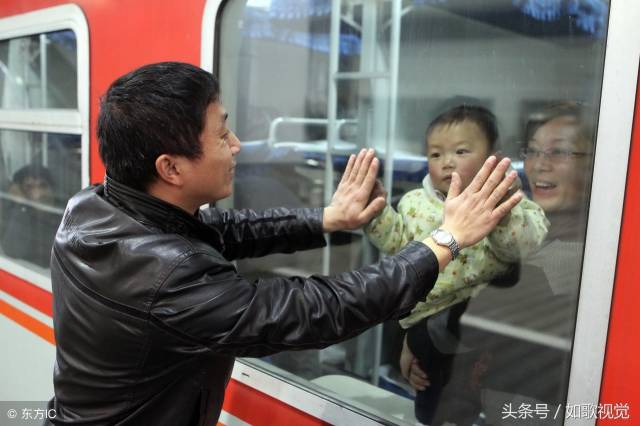 相聚时欢喜,心花怒放;离别时伤感,依依不舍.