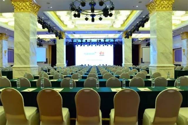 圆桌会议等为您设计个性化会场 可容纳550人同时开会 无立柱超高,超大