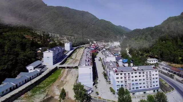 金家河镇惠家坝村 发给亲朋好友, 让他们也看看你们村上了"