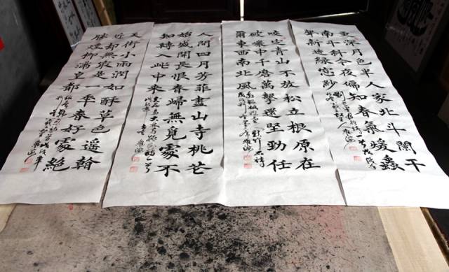 自幼酷爱书法,受同村著名书法家雷衣谷老先生影响与教诲,学书至今.