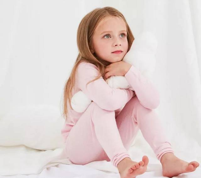 珍贵的考拉绒,搭配着 澳洲顶级羊胎绒,能 更好的呵护宝宝娇嫩皮肤