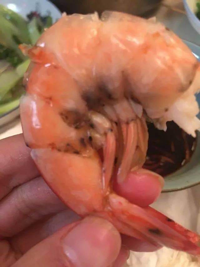 虾腿黑得可怕▼