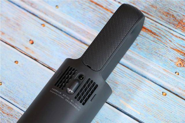 小米首款车载吸尘器体验:水杯大小,吸力却很强