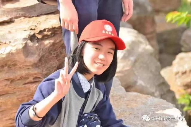 我校徐潇彤同学夺得国际天文奥赛金牌!