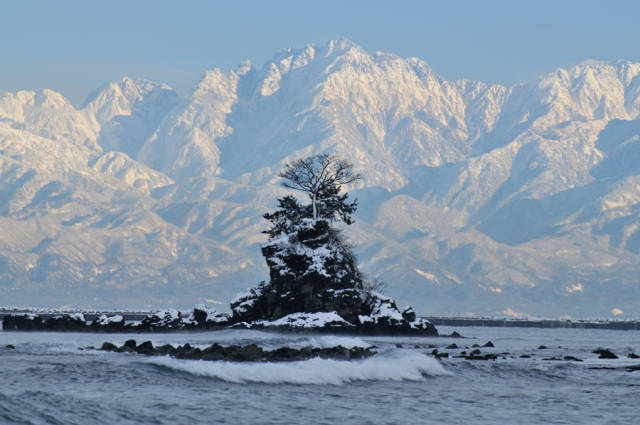 日本北陸旅遊攻略:富山縣絕景·雨晴海岸,文人騷客深情嘆詠的絕景