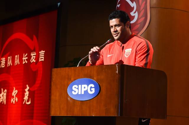 自己很特别:"我们在踢完恒大之后,我看到有的队友脸上带着激情的笑容