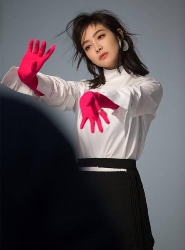 家庭主妇必备的"洗碗手套",周迅换几套造型都不肯摘?