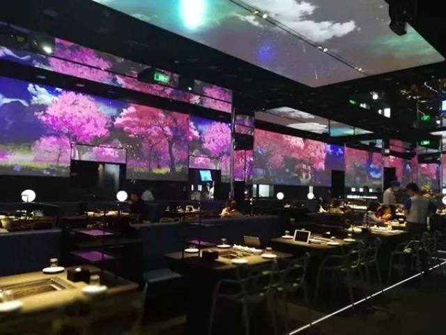 大玩高科技,海底捞智慧餐厅,呆萌机器人为你服务!_搜狐网