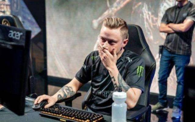 天才选手reckless的经历和uzi很相似s7曾患抑郁症s8再度失