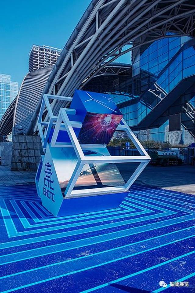 通过平面画面与3d立体造型结合,充分展示大西安各行业优势,多方发展