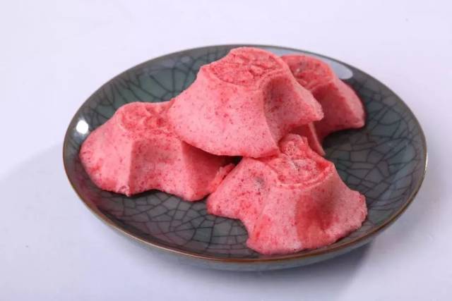 以及油墩儿,定胜糕,葱包桧,西施舌,绿豆糕等南宋小吃