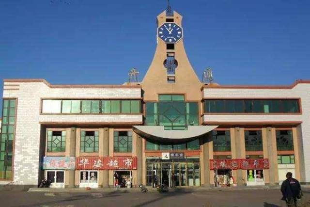 首先是位于吉林省白城市西大洼乡建设村的建设火车站,因为村子的名字