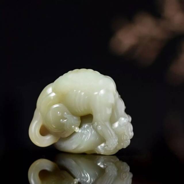 中国　玉石彫刻　人物刻　如意　D　R7205 石·科普丨玉石雕刻的起源——图腾_搜狐网