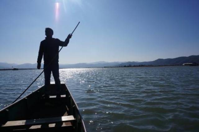一生都在摆渡, 不是在岸边就是在船上!_手机搜狐网