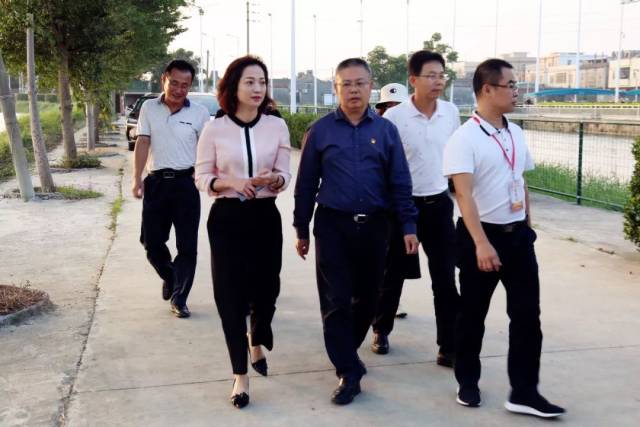 区委常委宣传部部长黄丽凤到成田镇开展巡河和检查创文工作