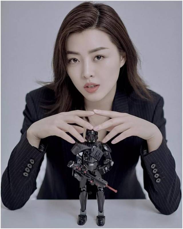 还有年前在优酷上热播的 《内衣先生》