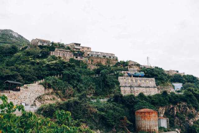 石塘鎮,位於溫嶺市東南瀕海處,是一個古老的漁村集鎮,舊稱石塘山