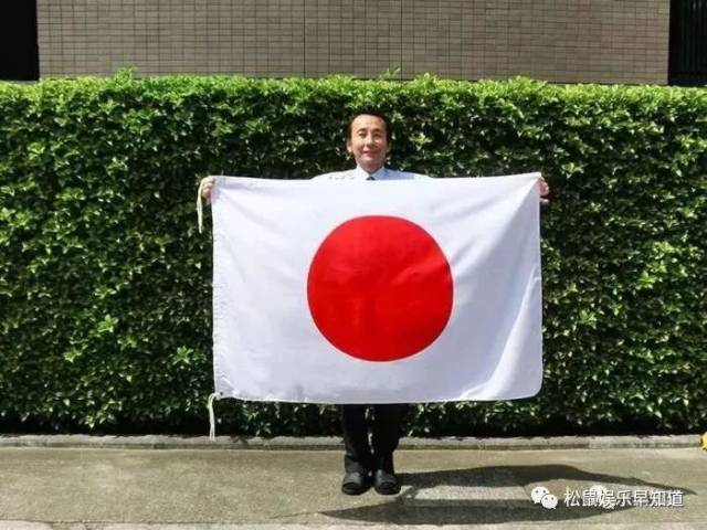 穿日本国旗的中国明星图片