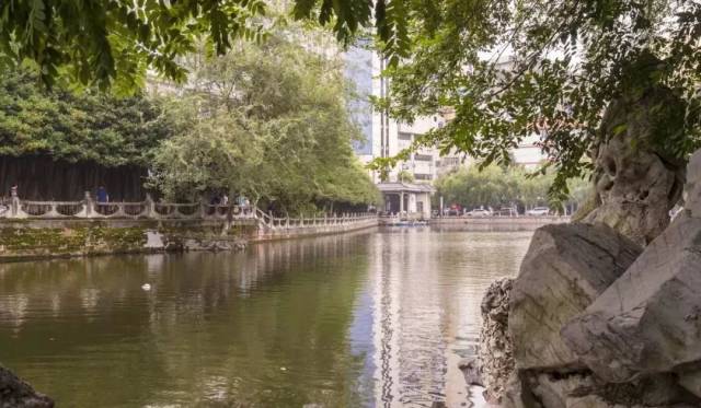 地址:江西省南昌市青山湖区上海路699号 地铁:1号线至谢家村站,步行10