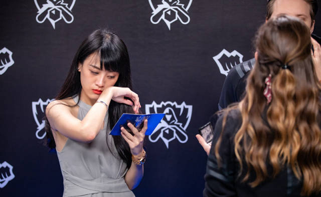 台湾lol选手maple公开恋情,faker你的恋情啥时候公开?