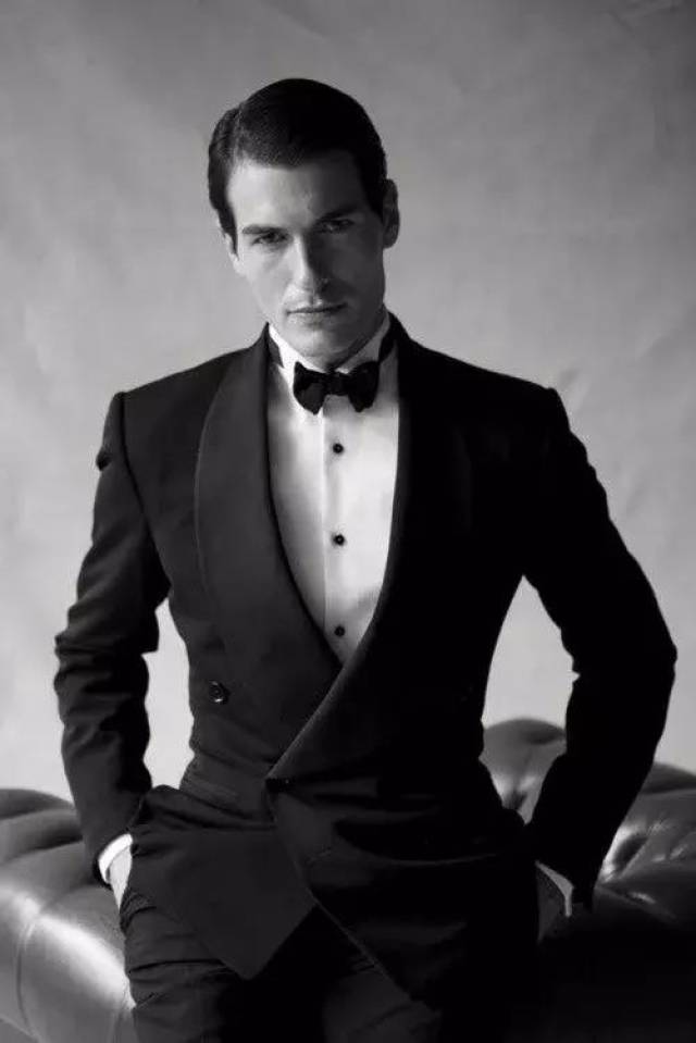 太麻烦了,但你有没有想过,男人的「 绅士着装密码」设立至今,即便再