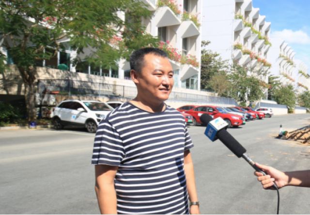 三亚晋顺汽车租赁有限公司总经理张志东说: 办理网约车合法经营手续