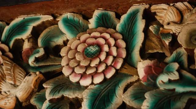 镌刻精致细巧的手艺,传统文化里丰富多样的图案,我们称之为"藻饰","