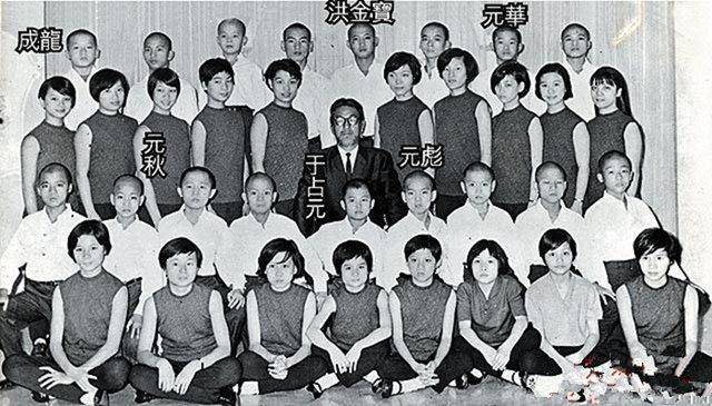 成龙洪金宝元彪训练照被公开,当初最帅的人,现在都认不出来了!