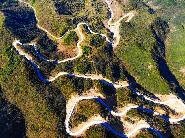 马丁公路,蜿蜒山路体验大别山别样风情