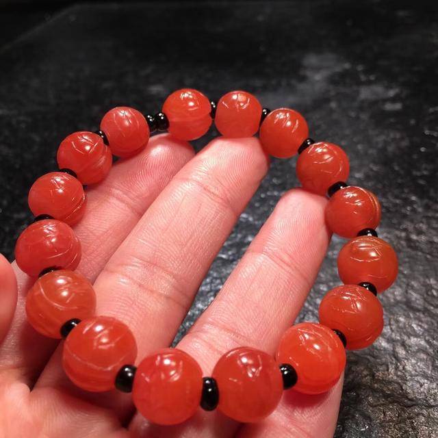 刚收了一串南红玛瑙的我该如何盘玩保养?