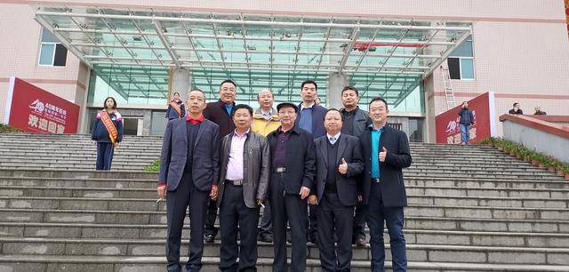 母校岳阳县一中精心准备 等待校友们归来团聚