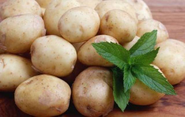 土豆相信很多人都吃过,是一种非常不错的蔬菜,含有丰富 的微量元素
