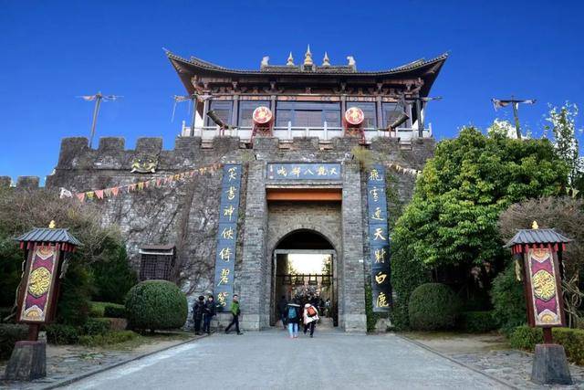 金庸给世界一个武侠梦,大理段氏就"开"在这梦中,宛如茶花!