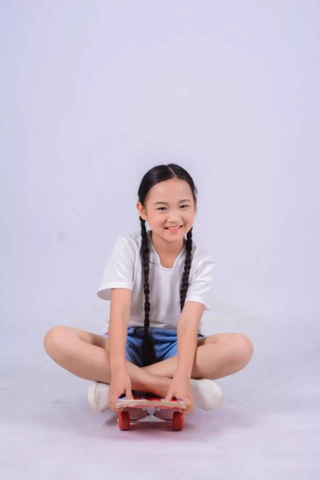 吴雨婷 ——俏丽若三春之桃,娴静如花间照水