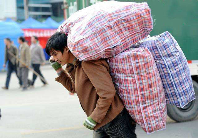 农民工作很卖力为啥还富不起来专家说了4个原因都挺靠谱