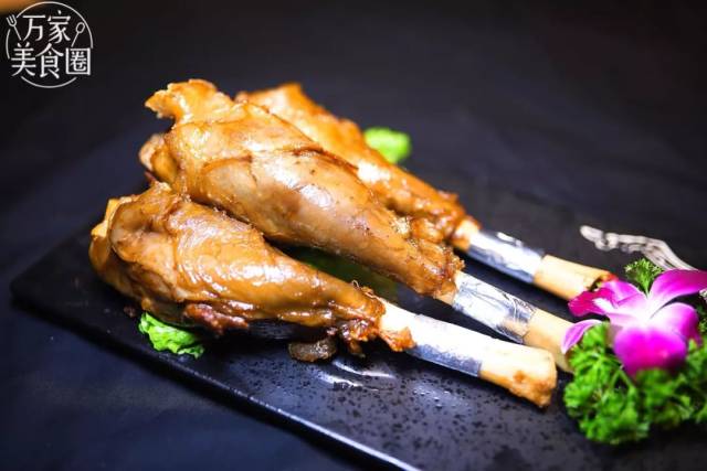 特色烤羊棒,超大一只! 无肉不欢的吃货们必须来一盘