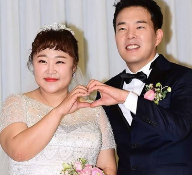 她被称为韩国最胖的女星,运动8个月减重60斤,穿上婚纱笑得超甜