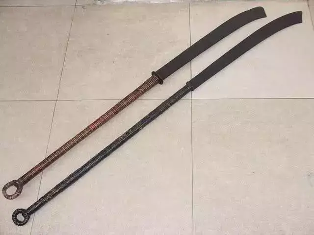 历史上的英雄好汉都会随身带把朴刀，朴刀究竟有什么用？这一点是关键_